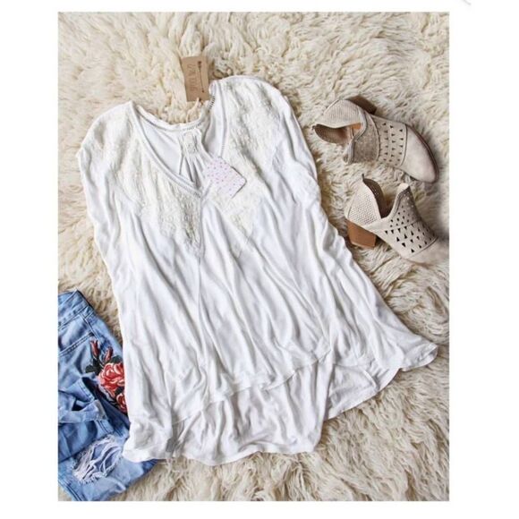 Free People Abigail Tee White Lace Embroidered V-Neck Boho Top - Size XS - Picture 3 of 7